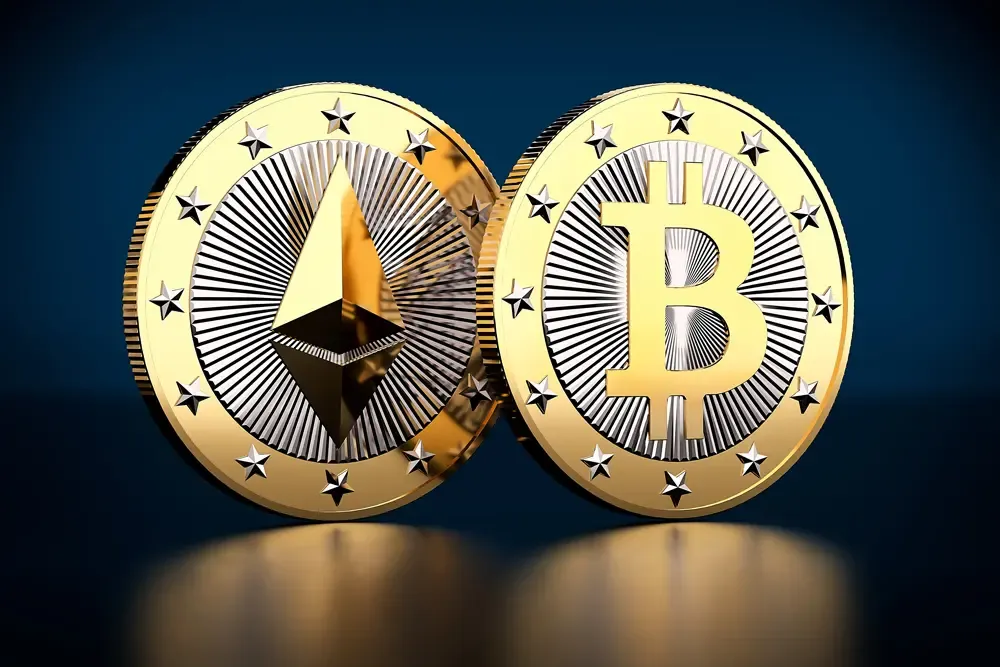 Moneda de bitcóin y moneda de ether
